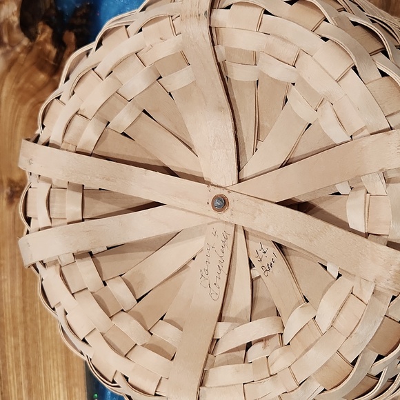 Longaberger handwoven fruit basket 🧺 - Picture 3 of 3
